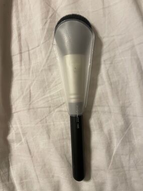 MAC Cosmetics Black Makeup Brush with Protective Cover
